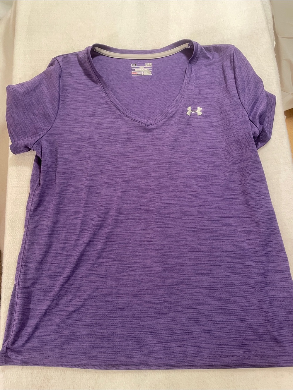 Under Armour Women's Heather Purple V-Neck Short Sleeve Performance Tee